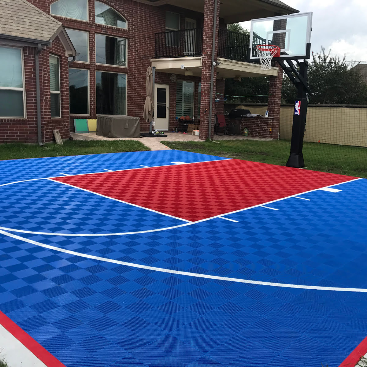 Backyard DIY basketball red and blue