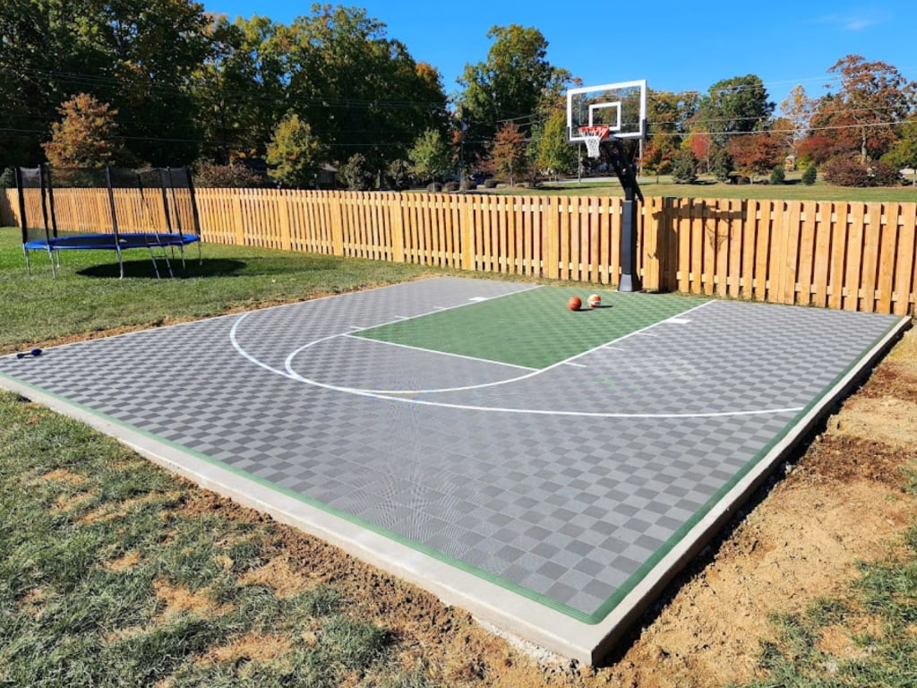 30x30 green-gray half court
